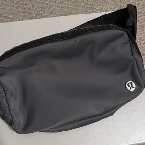 Lululemon Belt Bag - purple/grey